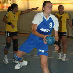 11 x 1 carmen cartas, lidera echipei devene, este una dintre putinele jucatoare care au randamentul asteptat de finantaorul echipei 11 x 1 carmen cartas, lidera echipei devene, este una dintre putinele jucatoare care au randamentul asteptat de finantaorul echipei