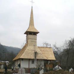 05 biserica de lemn din stanija-restaurata (3)