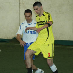 11 x 2 alin paul a fost primul care a prins pe picior gresit defensiva adversa si i-a pasat ideal lui Valasutean pentru deschiderea scorului