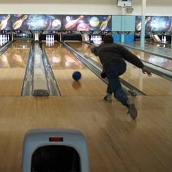 04 bowling