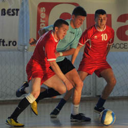 11 x 1 alexandru dan (mijloc) a fost cel mai bun jucator de pe teren in partida Sportiv - Moisil