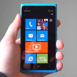 06 nokia-lumia-900-review-windows-phone-home