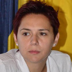 Aranka Takacs, consilier local, iniţiatoarea mişcării „Hunedoara culturală” - 02-babos-aranka-udmr-clhd-