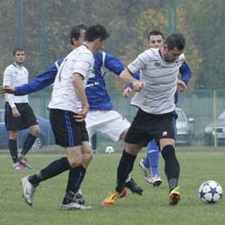 11 x 2 fagarasanu (dreapta, la minge) a tras echipa dupa el si a marcat unicul gol al intalnirii