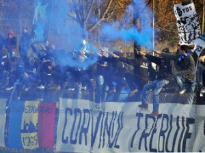 11 x 2 suporteri-fc-hunedoara