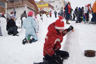 02 OAMENI DE ZAPADA STRAJA (1)