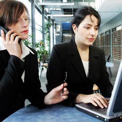 04 working_women_03882500