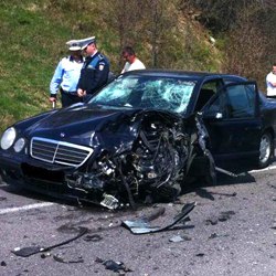 03 mercedes-accident3