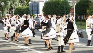 02-folclor-2-595x340