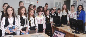 02 Colindatori  la redactie 3