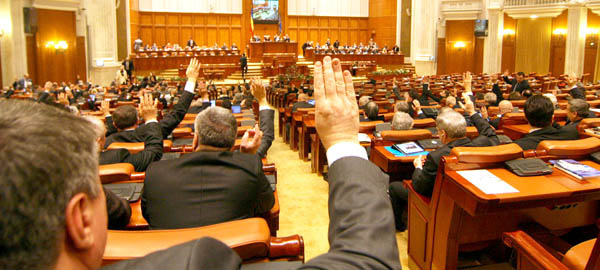 05 parlamentarii_votat_pensiile_speciale