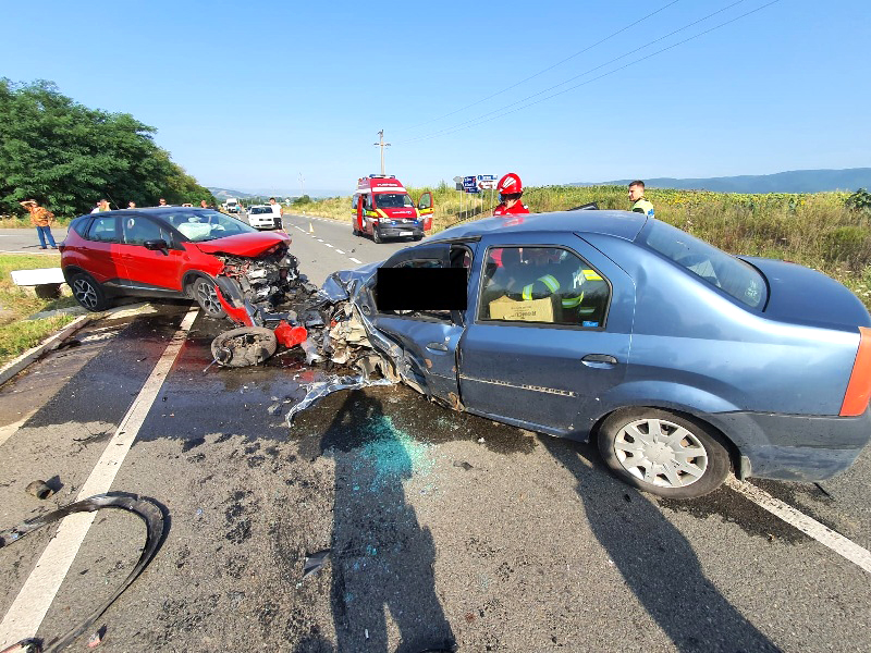 Doi șoferi răniți după o pătrundere pe contrasens