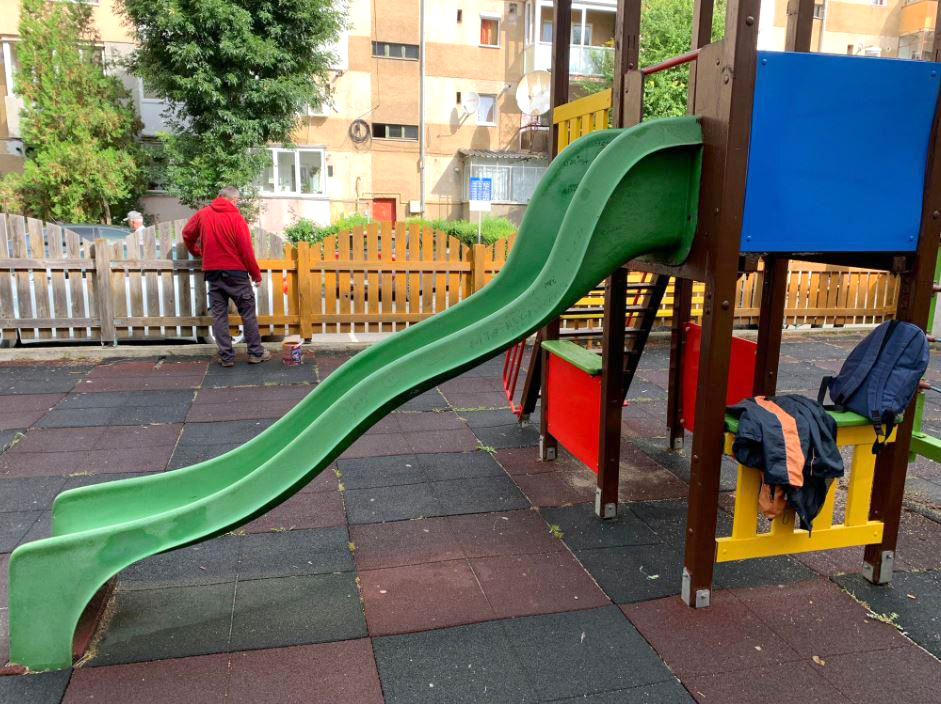 Locurile de joacă din Deva, reparate de S.P.Î.G.M. Trebuie să fie funcționale și sigure