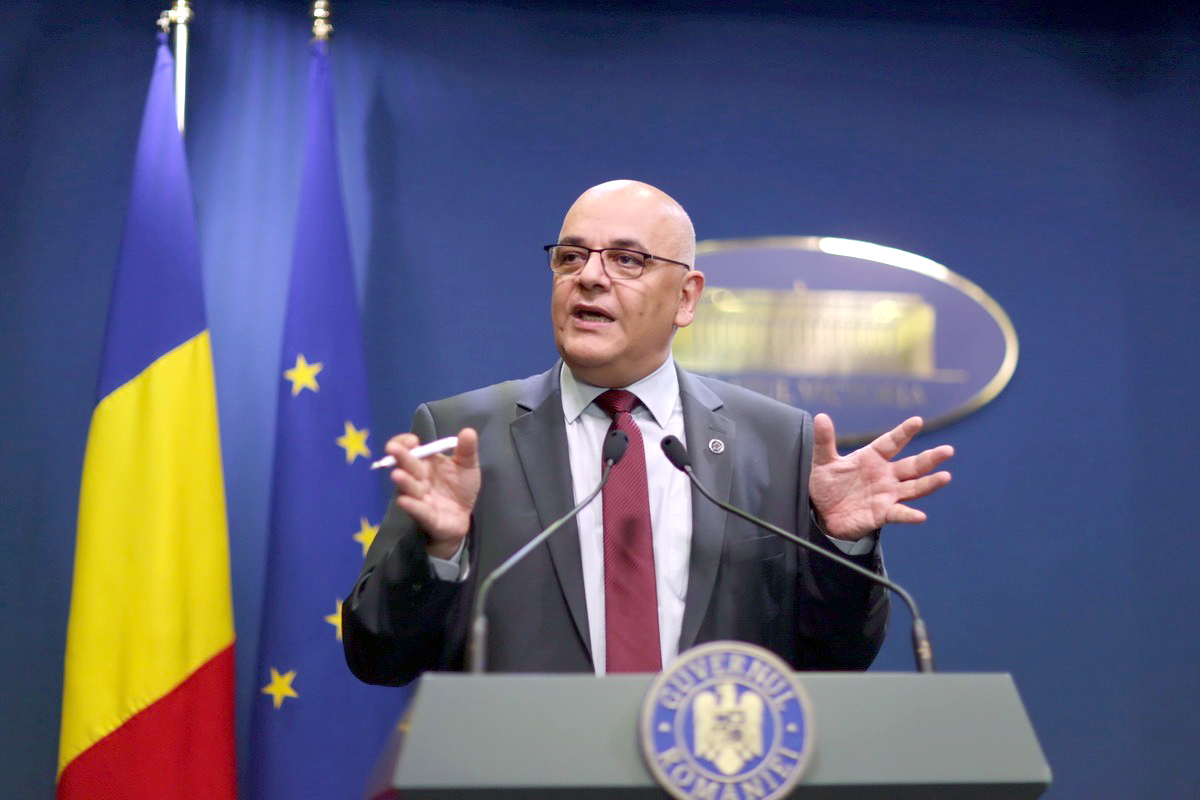 Raed Arafat e plătit să bage frica în români?