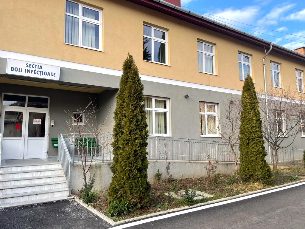 Secția de boli infecțioase a spitalului devean, în prima linie în lupta contra Covid