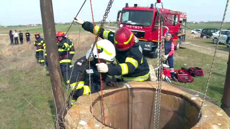 A murit după ce a căzut într-o fântână