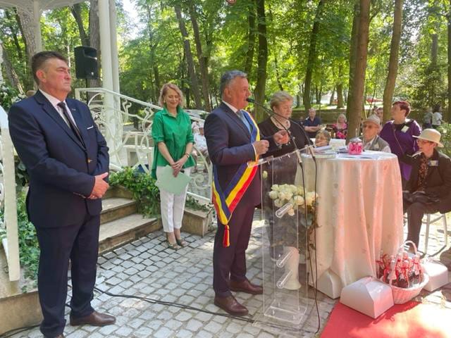 Cuplurile care au sărbătorit 50 de ani de căsnicie, premiate de primărie