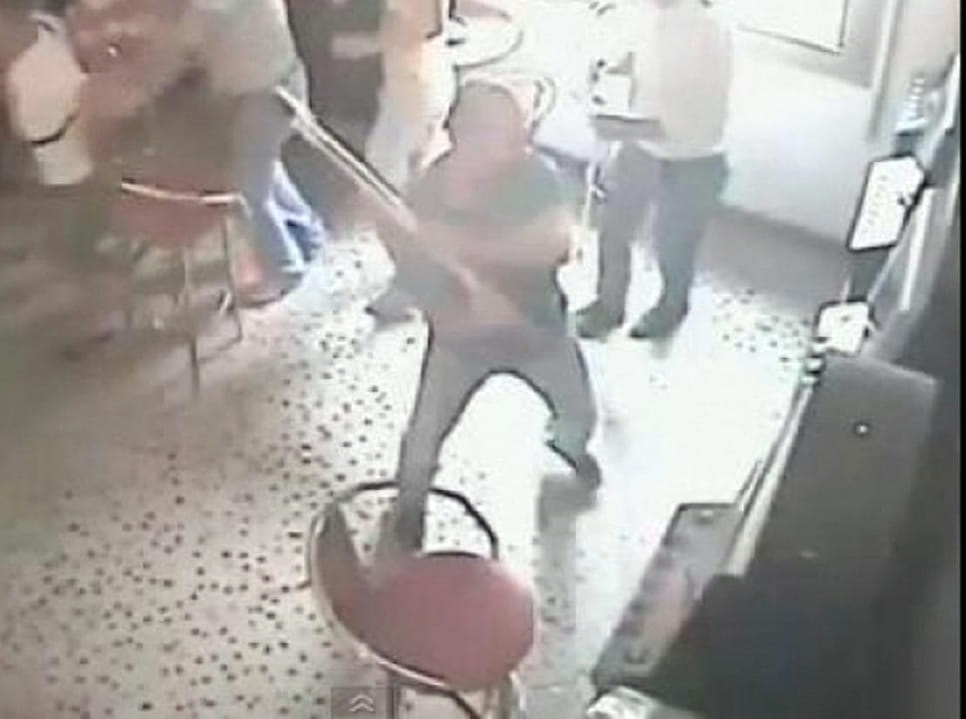 S-a întors cu securea la „păcănele”