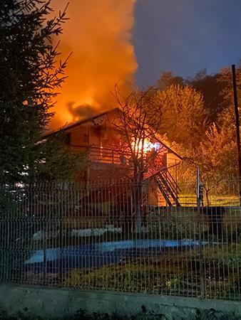 Incendiu la o cabana din Vulcan