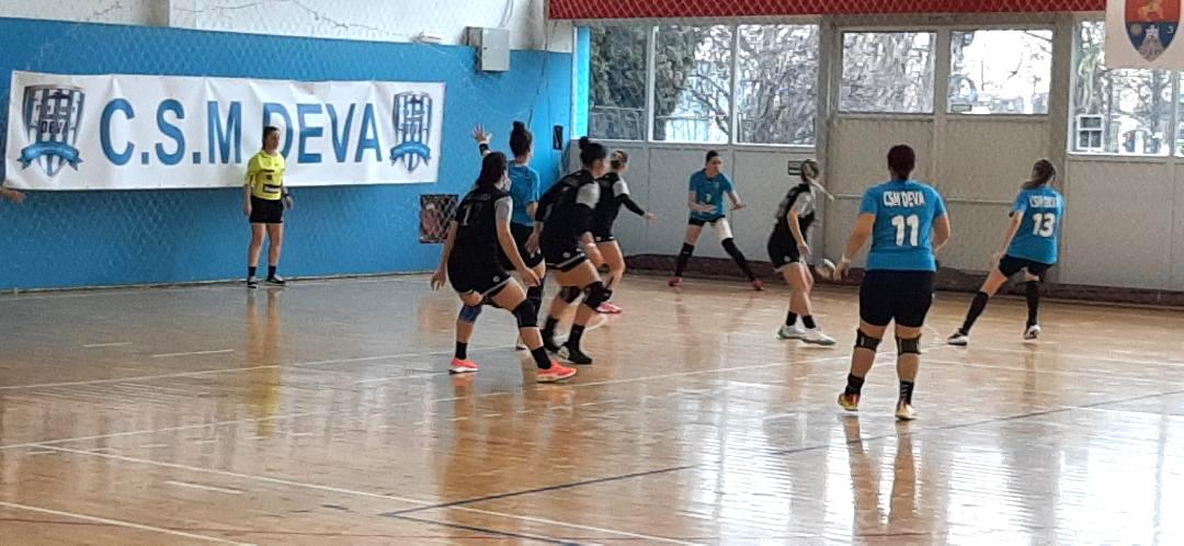 HANDBAL FEMININ. S-au pornit greu