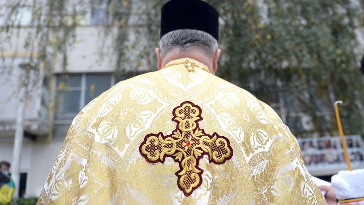 Preoţi, salarii mai mari după greva dascălilor