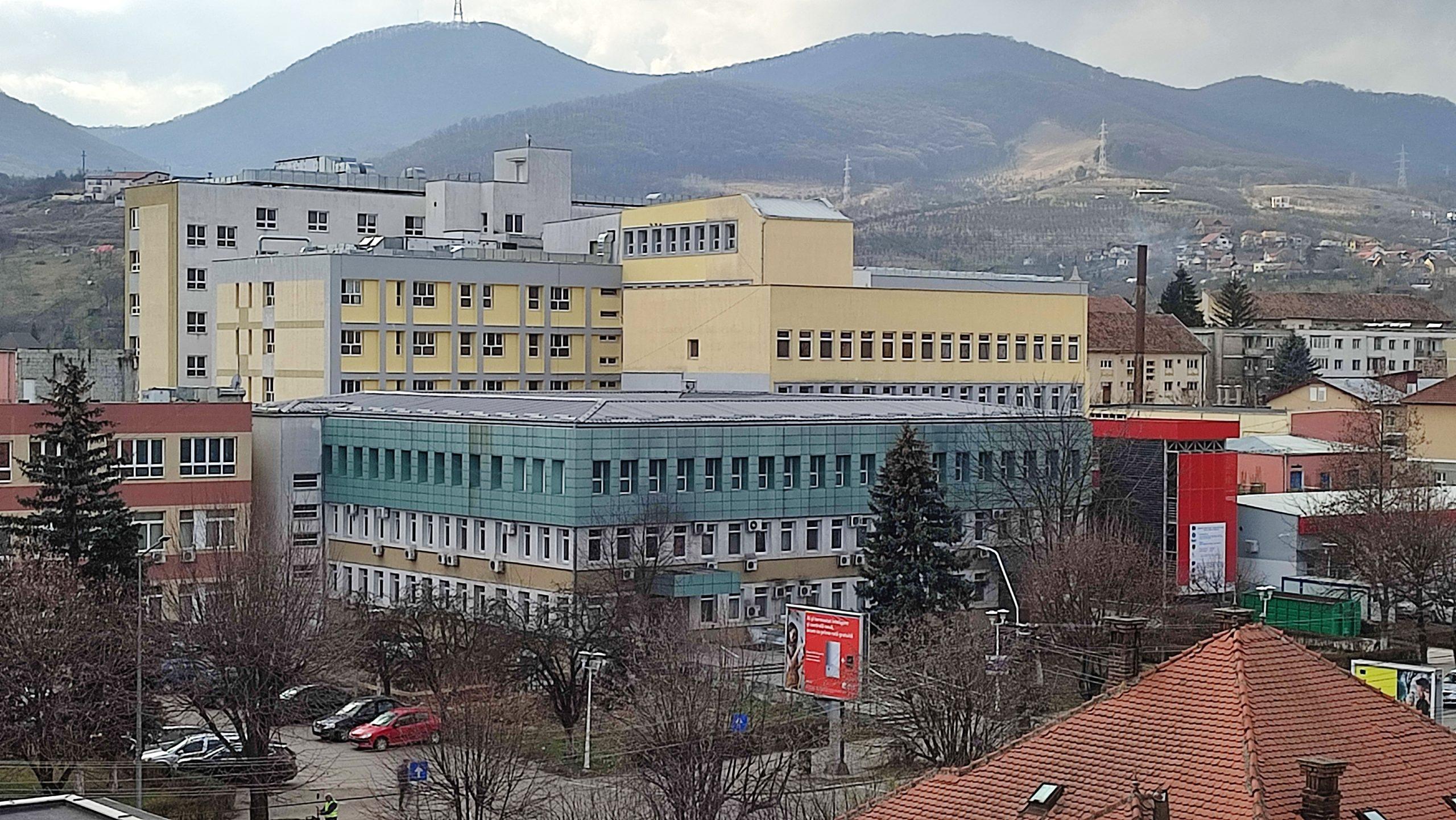 „Specialiștii în fapt divers” se grăbesc să pună diagnostice activității Spitalului Județean de Urgență Deva