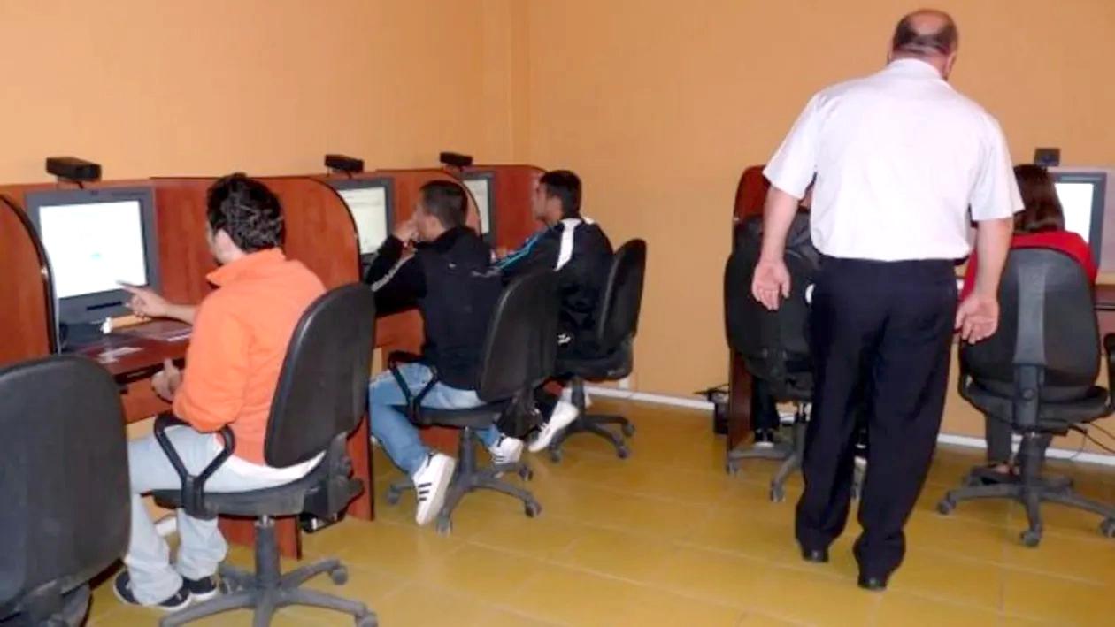A vrut să copieze la examenul pentru permisul de conducere