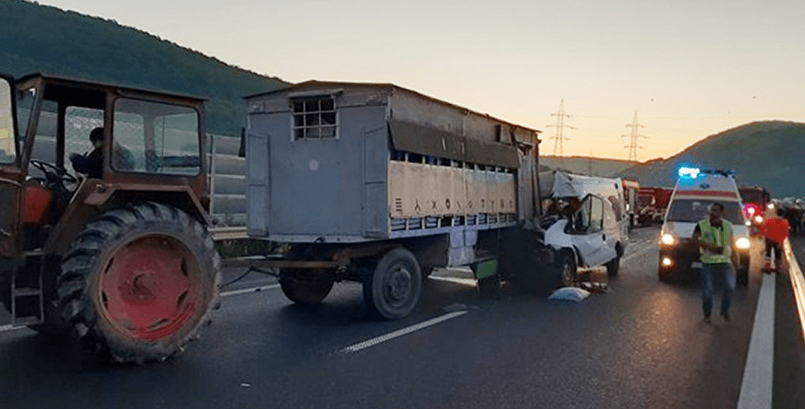 Apicultorul care a intrat pe autostradă cu un tractor este nemulţumit de pedeapsă