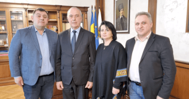 O nouă direcție pentru Hațeg: Consilierii locali Pro România Gianina Vasilica Vulcu și Tiberiu Gabriel Boabă îl susțin pe Sorin Crai (PSD)