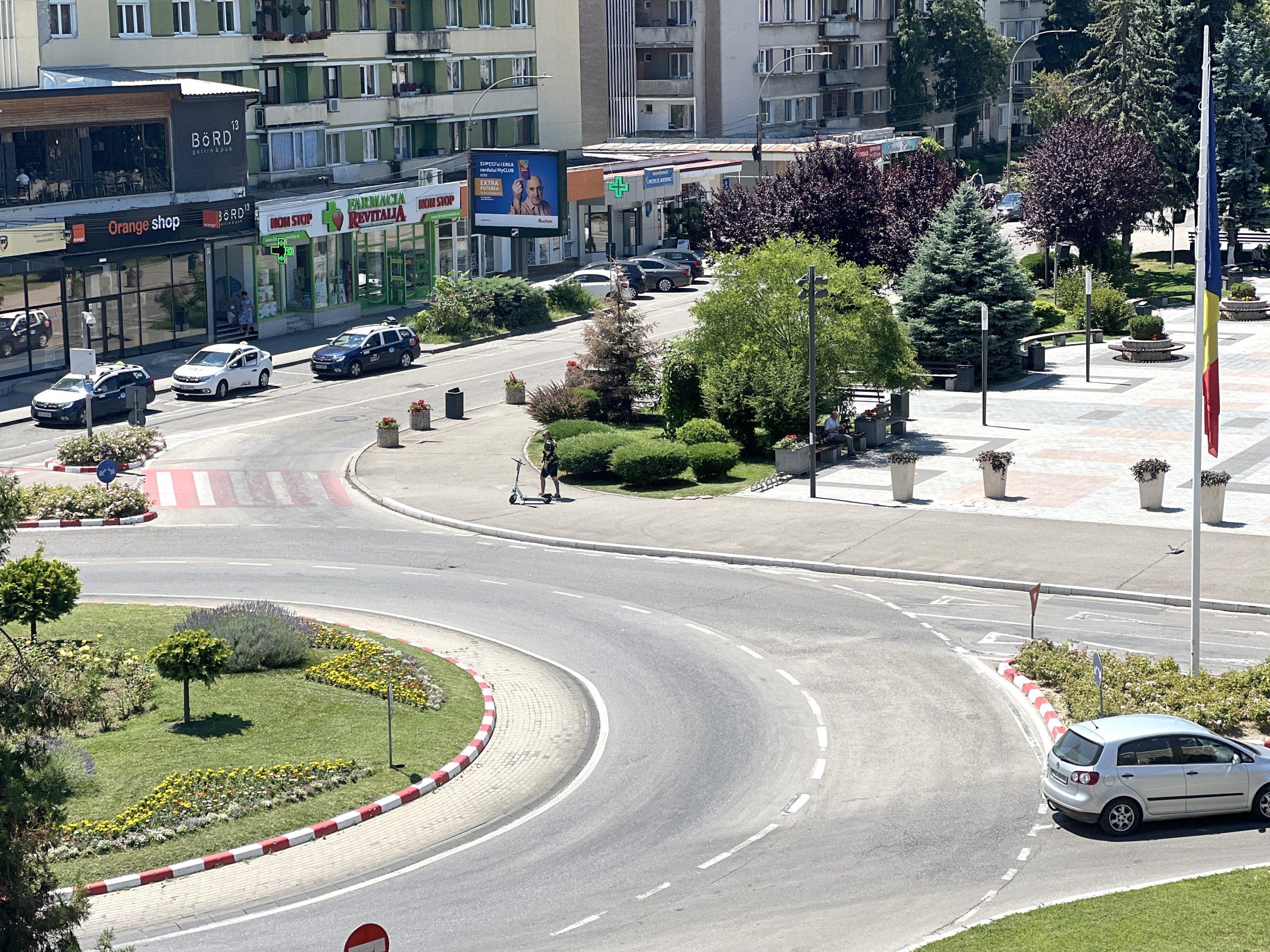 Deva e caldă. Cei de la S.P.Î.G.M. sunt în febra cositului și a altor lucrări