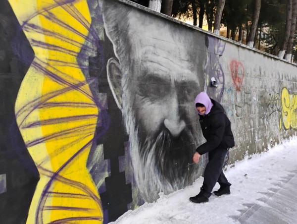 Chipul lui Brâncuşi – pictură murală de mari dimensiuni pe un bulevard din Vulcan