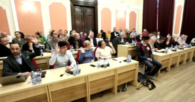 Cetățenii Devei, mucles! Unii aleși locali nu-i mai vor pe deveni la ședințele Consiliului Local