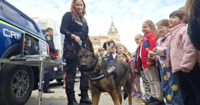 Câinii antidrog şi tehnica „mascaţilor” – atracţiile Zilei Poliţiei Române la Deva
