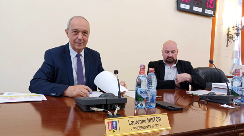 Supărați că nu au fost consultate partidele politice,  liberalii hunedoreni și-au dat cu stângul în dreptul. Laurențiu Nistor, șeful județului: Noi nu împărțim banii pe criterii politice, aici facem administrație, nu politică