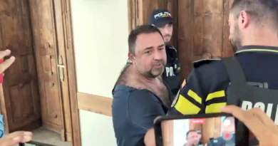 Cum se apără procurorul care a atacat polițiștii cu spray după  ce a fost prins cu pistol în discotecă: „Mă apăram de mafia din Banat”